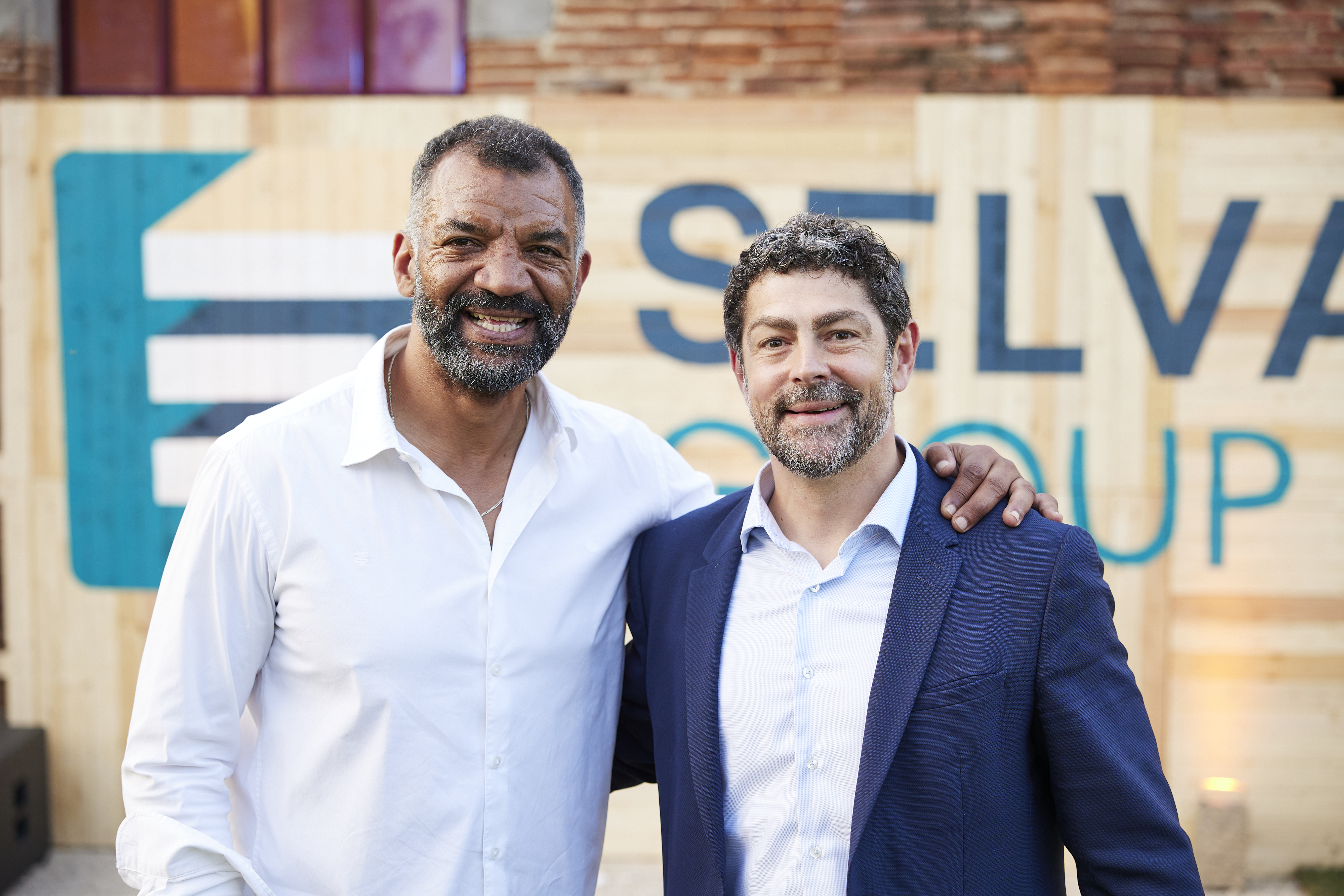 L'ancien ailier international du Stade Toulousain Emile Ntamack aux côtés de Christophe Bénéton. (Photo : Selva Group)