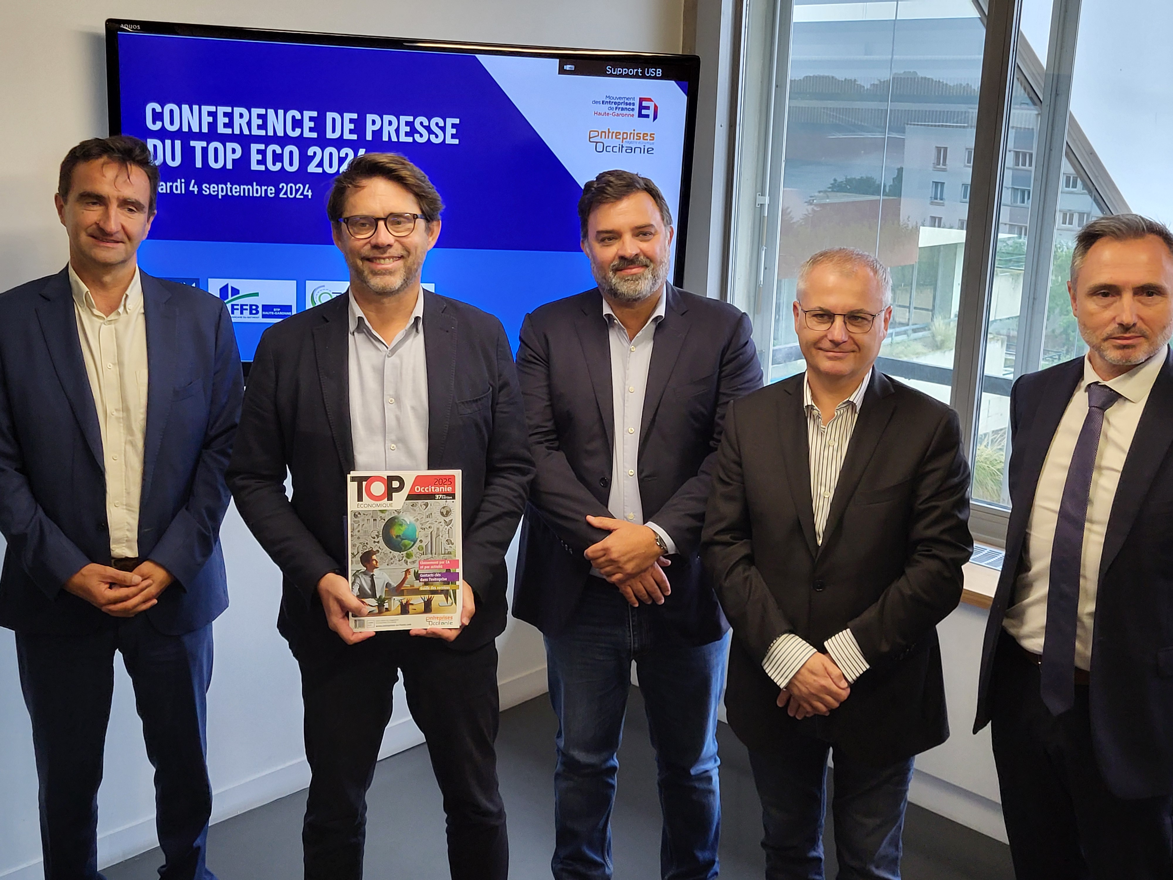 De gauche à droite : Guillaume Chavanat (filière transport-logistique OTRE), Pierre-Olivier Nau (président du Medef de Haute-Garonne), Mathieu Roudié (président de la Fédération du BTP 31), Didier Katzenmayer (président de l'UIMM MP-Occitanie) et Frédéric Honnorat (représentant de Numeum). (Photo : Anthony Assémat - Entreprises Occitanie)