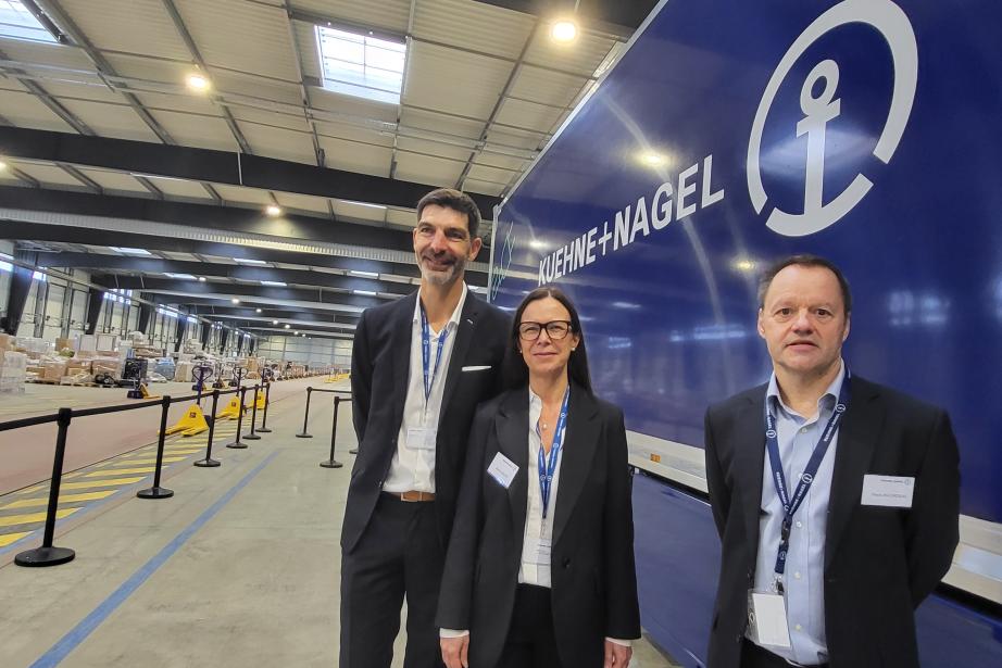 Mardi 19 novembre 2024, Kuehne+Nagel a inauguré sa plus grande agence route de France à Saint-Jory (Haute-Garonne). De gauche à droite : David Delpal (directeur régional des opérations), Maud Lanciau (directrice régionale des ventes) et Pierre Ricordeau (directeur du site de Saint-Jory). (Photo : Anthony Assémat - Entreprises Occitanie)