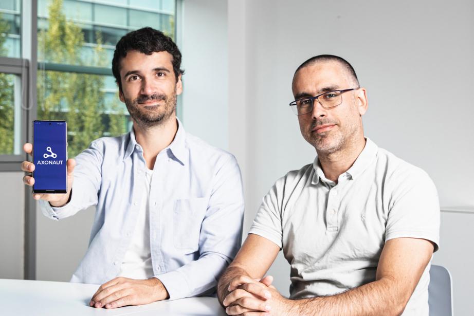 Nicolas Ricard et Nicolas Michel, co-gérants d'Axonaut, densifient leur offre avec la possibilité de créer un Compte Pro pour gérer l'ensemble des finances des TPE et des petites PME. (Photo : Axonaut/Julie Cousse)