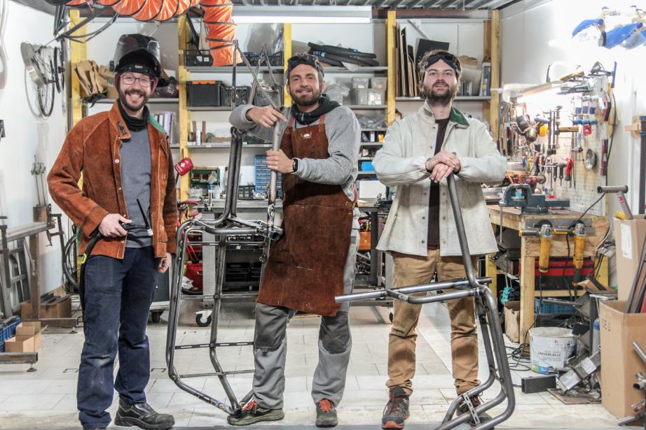 Les trois associés de Botch Cargo Bikes, à Toulouse (Jean Lagard, Alexis Ayrault et Thomas Gras) veulent doubler la production de vélos-cargos en 2024. (Photo : Botch Cargo Bikes)