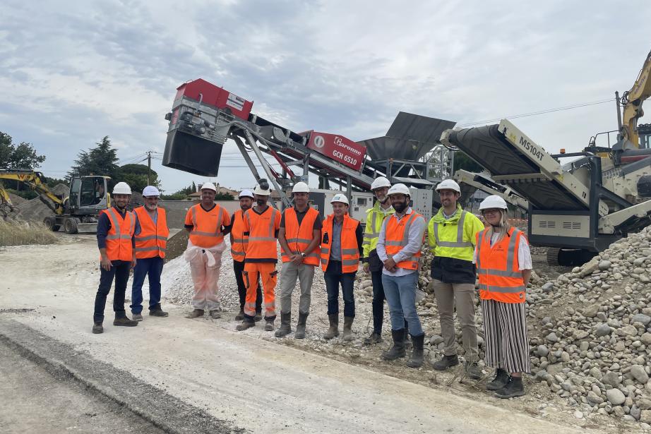 Ce chantier bas carbone s’inscrit dans une série d’expérimentations menées à travers la France, visant à réduire l’empreinte carbone des travaux d'infrastructure électrique. (Photo : Jenna Nguyen)