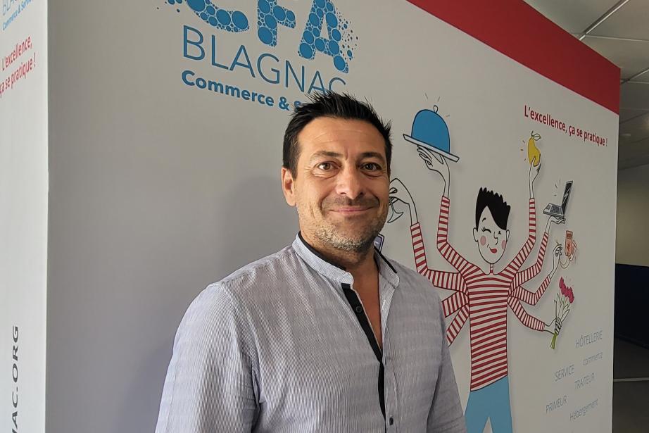 Thomas Fantini, co-président du CFA commerce et services de Blagnac (Haute-Garonne), organise un job dating au sein du campus, mercredi 10 juillet 2024. (Photo : Anthony Assémat - Entreprises Occitanie)