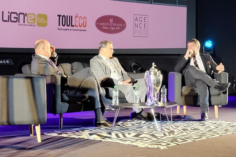 Olivier Jaubert et Damien Comolli (directeur général et président du Toulouse Football Club) étaient venus avec la Coupe de France lors de la Nocturne éco. Ils ont également reçu la visite surprise du président du Stade Toulousain Didier Lacroix (à droite). (Photo : Anthony Assémat - Entreprises Occitanie)