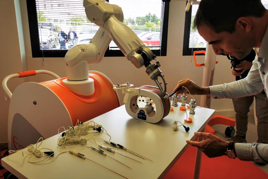 Les robots de Quantum Surgical, à Montpellier (Hérault). (Photo : Sylvie Brouillet - Entreprises Occitanie)