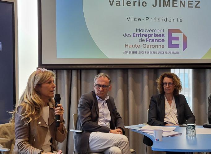 Valérie Jimenez, présidente déléguée du Medef de Haute-Garonne (à gauche), a évoqué la gestion de la RSE et des questions environnementales dans son entreprise de transport. (Photo : Anthony Assémat - Entreprises Occitanie)