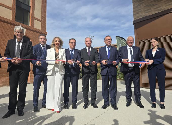 De gauche à droite : Émile Noyer, président de La Cité Jardins,  Frédéric Carré, président d’Action Logement Immobilier,Nadia Pellefigue, vice-présidente de la Région Occitanie, Michael Toplis, président de l’Université de Toulouse, Jean-Luc Moudenc, maire de Toulouse et président de Toulouse-Métropole,, Pierre-André Durand, préfet de la Haute-Garonne et Alain Carré, ancien président de La Cité Jardins (Photo Dorian Alinaghi Entreprises Occitanie)