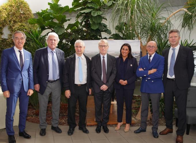 De gauche à droite : Eric Ducournau (directeur général des laboratoires Pierre Fabre), Alain Chatillon (sénateur de Haute-Garonne), André Mandement (président de la communauté d'agglomération du Muretain et maire de Muret), Jean-Luc Blondel (sous-préfet de Muret), Nadia Bakiri (conseillère régionale d’Occitanie), Jean-Louis Chauzy (président du Ceser Occitanie) et Florent Tronquit (directeur supply chain des laboratoires Pierre Fabre. (Photo : Pierre Fabre)